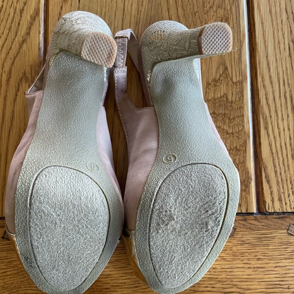 Nude Heels with Gold Strap - Picture 2 of 5